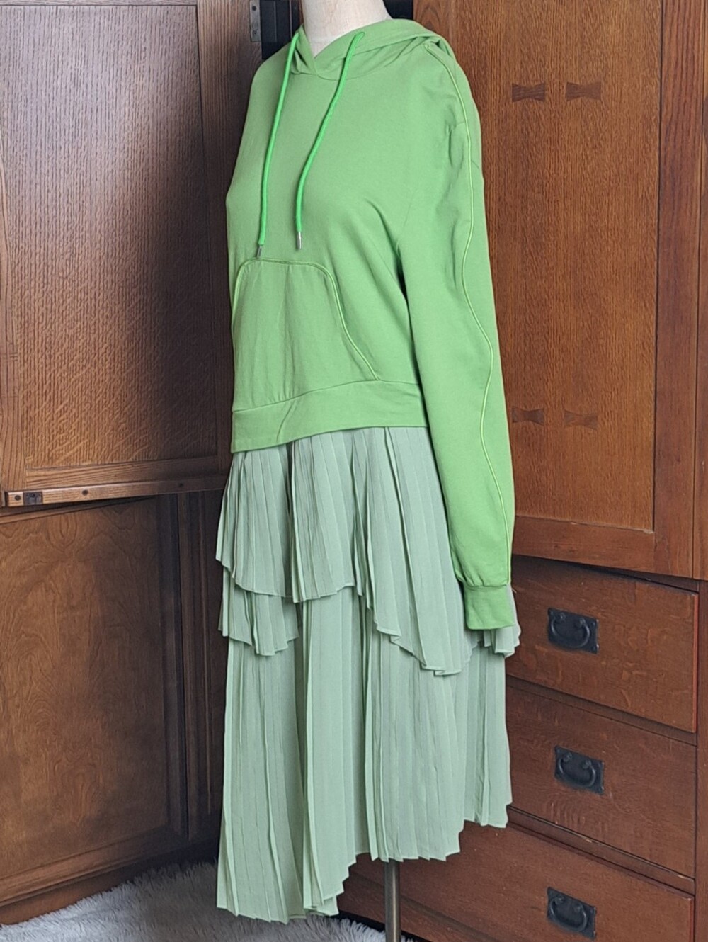 Kelly Obi New York NWT Green Hooded Pleated Chiffon Layered Dress M - Picture 6 of 12